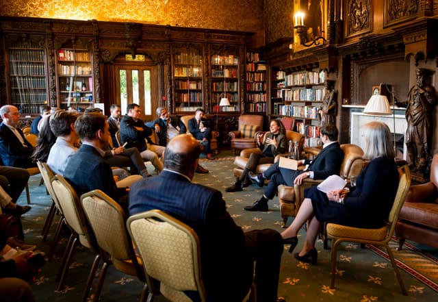 RIL Brasil participó en Wilton Park, el encuentro global sobre inteligencia artificial en gobiernos
